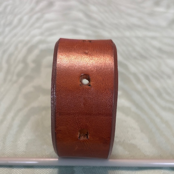 Elegant Brown Leather handmade Cuff. - Picture 4 of 7